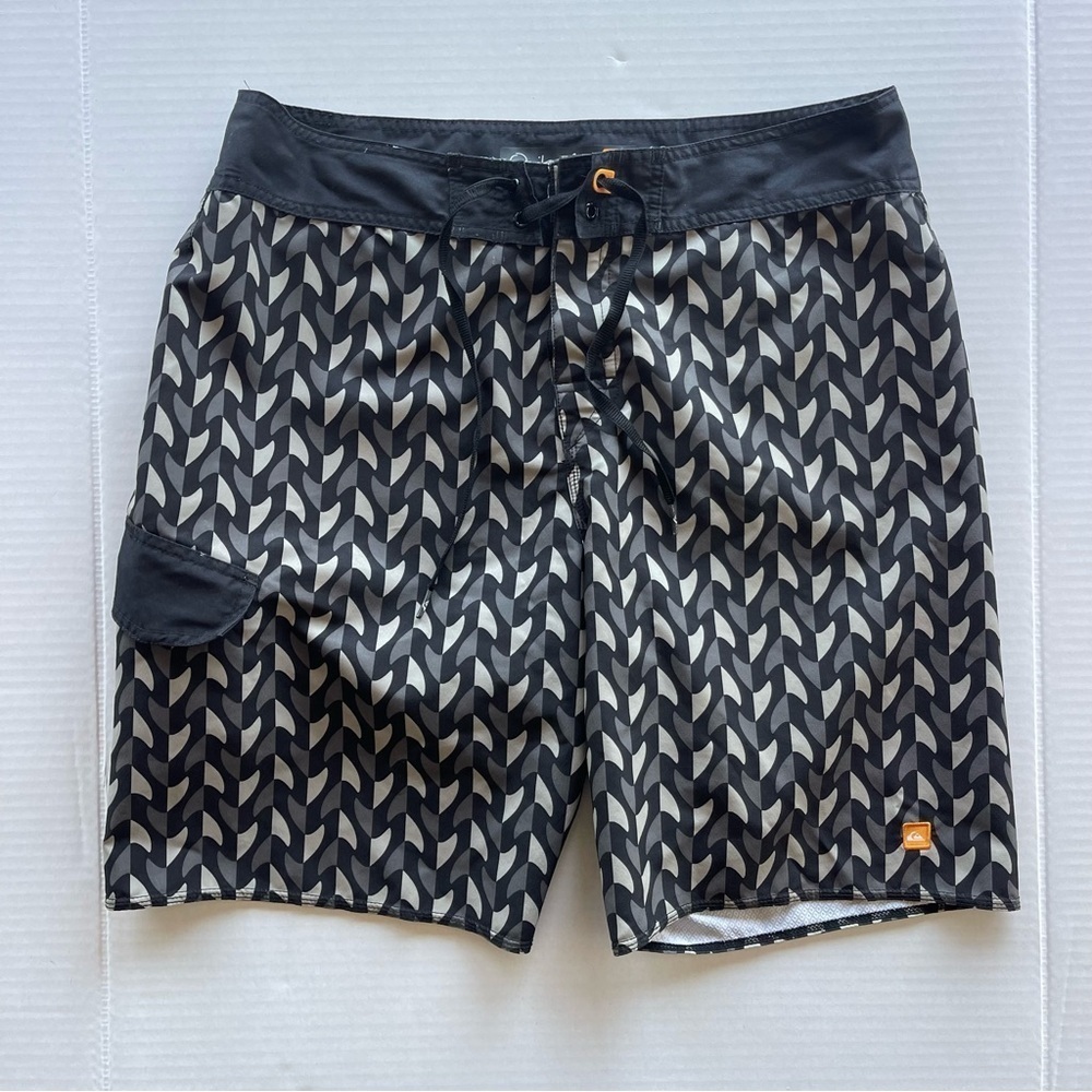 Quick Silver Waterman Collection Men's Black and Gray Swim Shorts Size 34